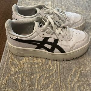 ASICS platform sneaker in black/white